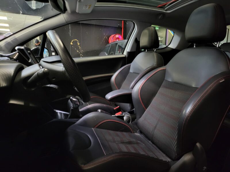 PEUGEOT 208 1.2 PURETECH 110cv GT LINE TOIT PANORAMIQUE / AUDIO JBL / CARPLAY 1E MAIN SUIVIE PEUGEOT