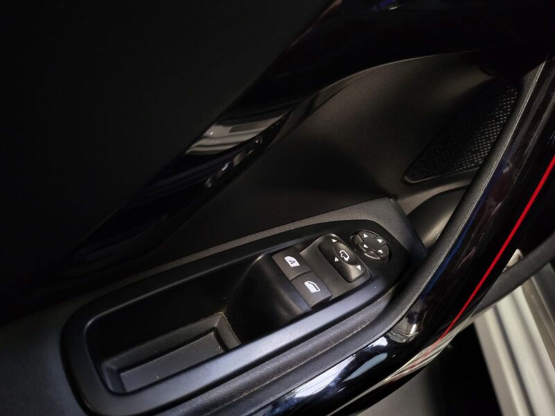 PEUGEOT 208 1.2 PURETECH 110cv GT LINE TOIT PANORAMIQUE / AUDIO JBL / CARPLAY 1E MAIN SUIVIE PEUGEOT