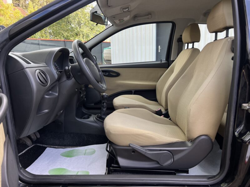 FIAT PUNTO II 1.2 60 Cv 1ERE MAIN / 58 200 Kms CLIMATISATION MODE CITY 5 PLACES - GARANTIE 1 AN