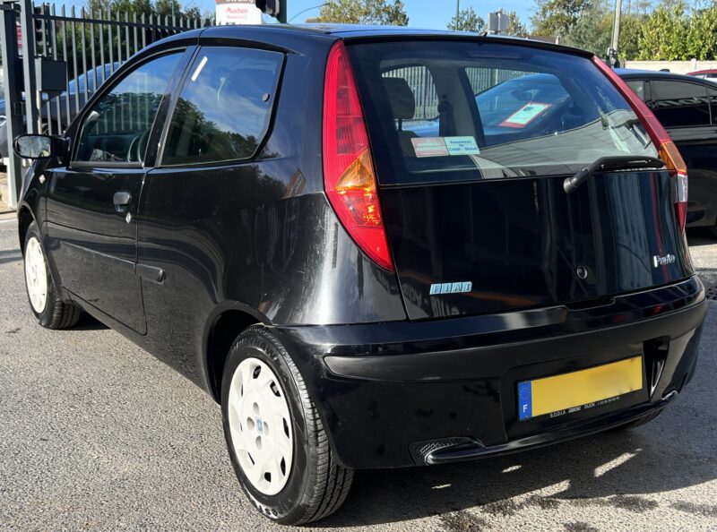 FIAT PUNTO II 1.2 60 Cv 1ERE MAIN / 58 200 Kms CLIMATISATION MODE CITY 5 PLACES - GARANTIE 1 AN