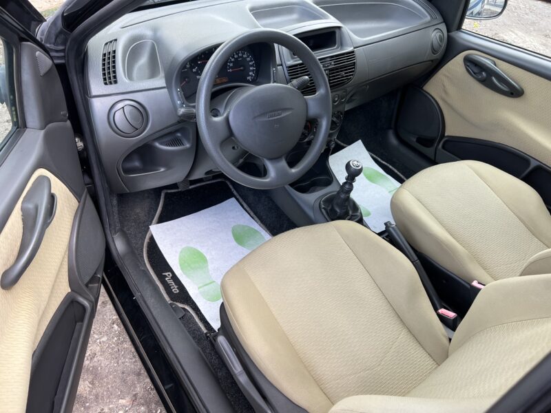 FIAT PUNTO II 1.2 60 Cv 1ERE MAIN / 58 200 Kms CLIMATISATION MODE CITY 5 PLACES - GARANTIE 1 AN