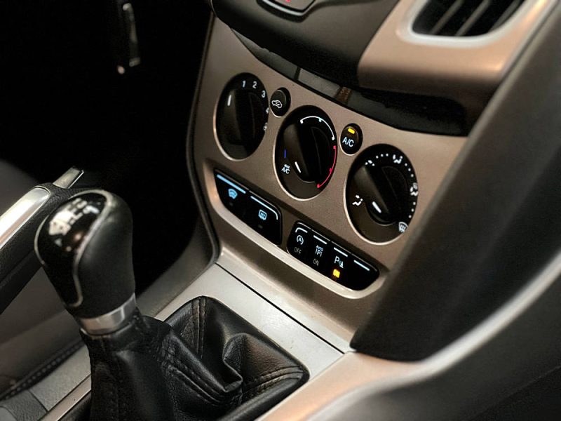 FORD FOCUS 1.0 SCTi 100ch EcoBoost Champions-Edition