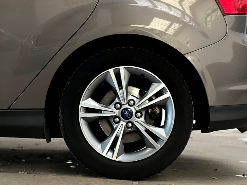 FORD FOCUS 1.0 SCTi 100ch EcoBoost Champions-Edition