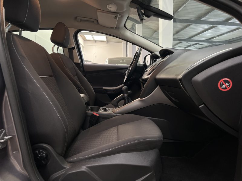 FORD FOCUS 1.0 SCTi 100ch EcoBoost Champions-Edition