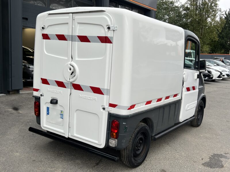 MEGA FOURGON UTILITAIRE SANS PERMIS / BOITE AUTOMATIQUE - Garantie 3 Mois