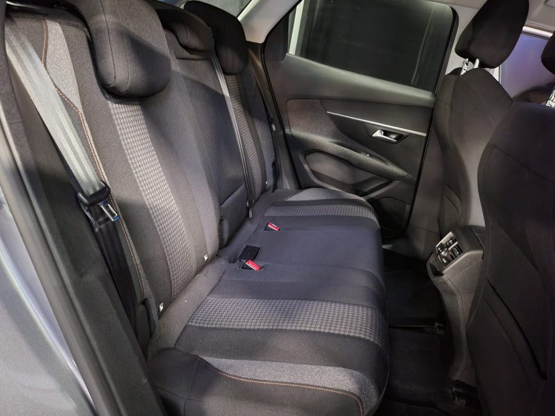 PEUGEOT 3008 1.5 BlueHDi 130cv EAT8 ACTIVE BUSINESS 1E MAIN SUIVI PEUGEOT CARPLAY / RADARS AV AR / V