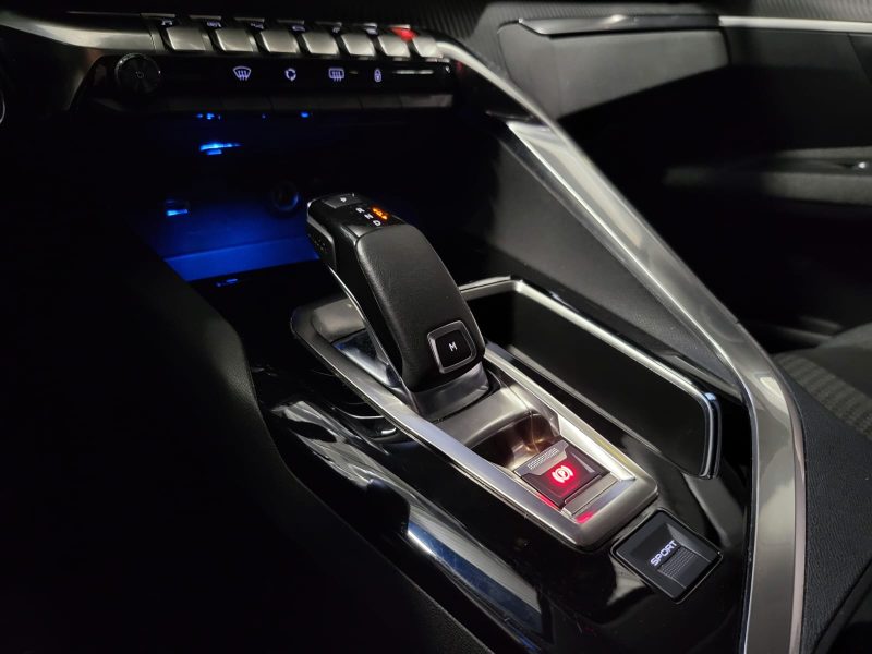 PEUGEOT 3008 1.5 BlueHDi 130cv EAT8 ACTIVE BUSINESS 1E MAIN SUIVI PEUGEOT CARPLAY / RADARS AV AR / V