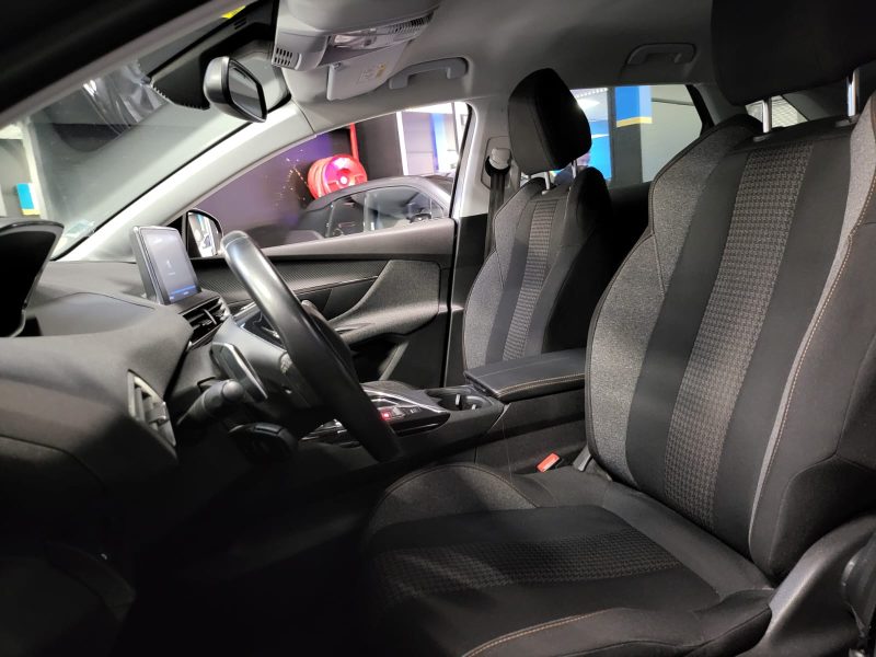 PEUGEOT 3008 1.5 BlueHDi 130cv EAT8 ACTIVE BUSINESS 1E MAIN SUIVI PEUGEOT CARPLAY / RADARS AV AR / V