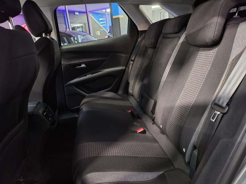 PEUGEOT 3008 1.5 BlueHDi 130cv EAT8 ACTIVE BUSINESS 1E MAIN SUIVI PEUGEOT CARPLAY / RADARS AV AR / V