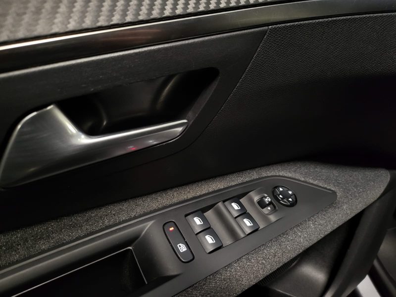 PEUGEOT 3008 1.5 BlueHDi 130cv EAT8 ACTIVE BUSINESS 1E MAIN SUIVI PEUGEOT CARPLAY / RADARS AV AR / V