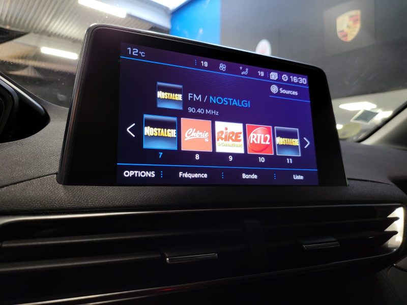 PEUGEOT 3008 1.5 BlueHDi 130cv EAT8 ACTIVE BUSINESS 1E MAIN SUIVI PEUGEOT CARPLAY / RADARS AV AR / V