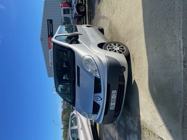 RENAULT TRAFIC II PASSENGER 2008