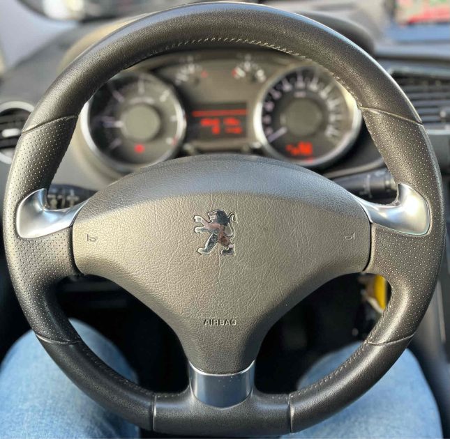 PEUGEOT 3008 Monospace 2012