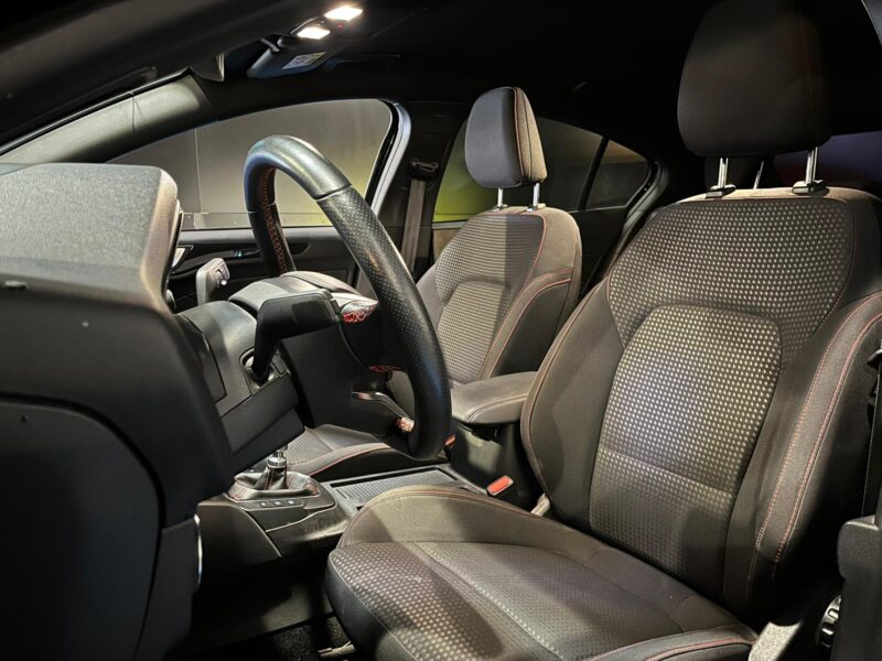 1.0 EcoBoost 155cv / ST LINE / Apple Carplay / Camera de Recul