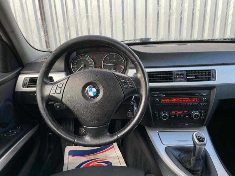 B.M.W. SERIE 3 2010