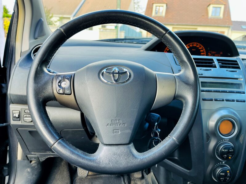 TOYOTA YARIS 2010