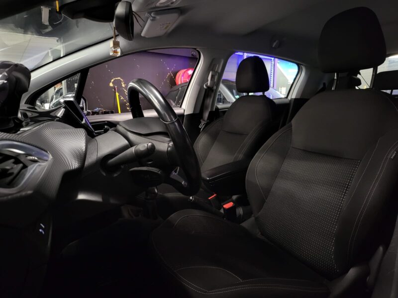 PEUGEOT 208 1.6 HDI 100 CV ALLURE CARPLAY / CLIMATISATION AUTO / RADAR DE RECU