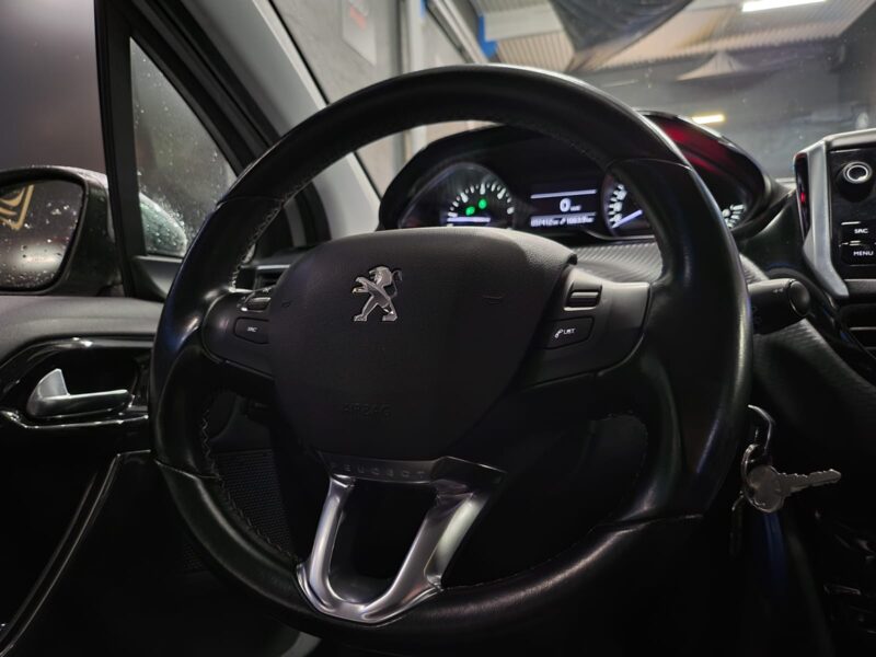 PEUGEOT 208 1.6 HDI 100 CV ALLURE CARPLAY / CLIMATISATION AUTO / RADAR DE RECU