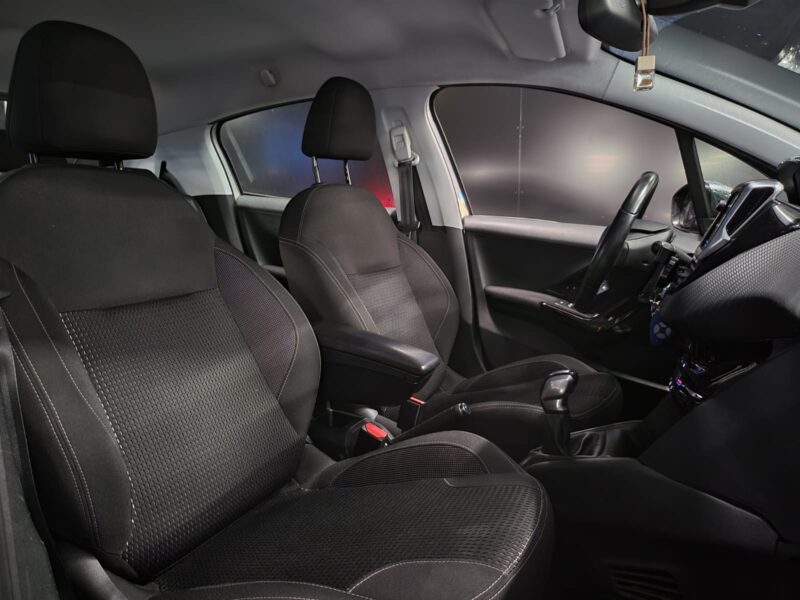 PEUGEOT 208 1.6 HDI 100 CV ALLURE CARPLAY / CLIMATISATION AUTO / RADAR DE RECU