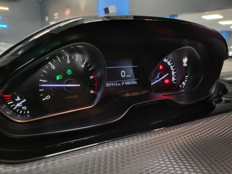 PEUGEOT 208 1.6 HDI 100 CV ALLURE CARPLAY / CLIMATISATION AUTO / RADAR DE RECU