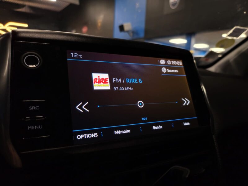 PEUGEOT 208 1.6 HDI 100 CV ALLURE CARPLAY / CLIMATISATION AUTO / RADAR DE RECU