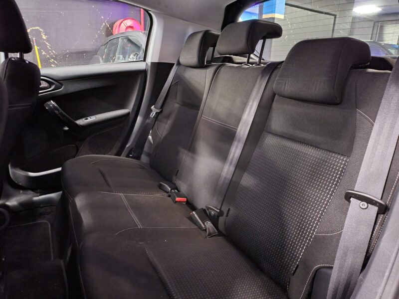 PEUGEOT 208 1.6 HDI 100 CV ALLURE CARPLAY / CLIMATISATION AUTO / RADAR DE RECU