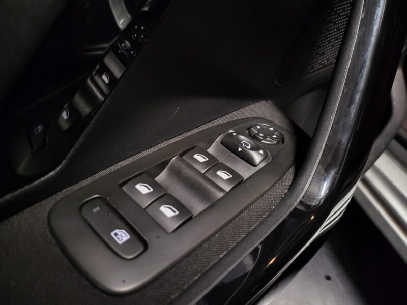 PEUGEOT 208 1.6 HDI 100 CV ALLURE CARPLAY / CLIMATISATION AUTO / RADAR DE RECU