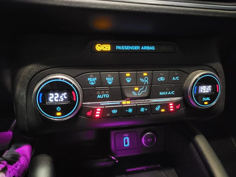 FORD FOCUS 1.5 SCTi 182cv Vignale BVA / APPLE CARPLAY / SIEGES CHAUFFANT / TOIT OUVRANT