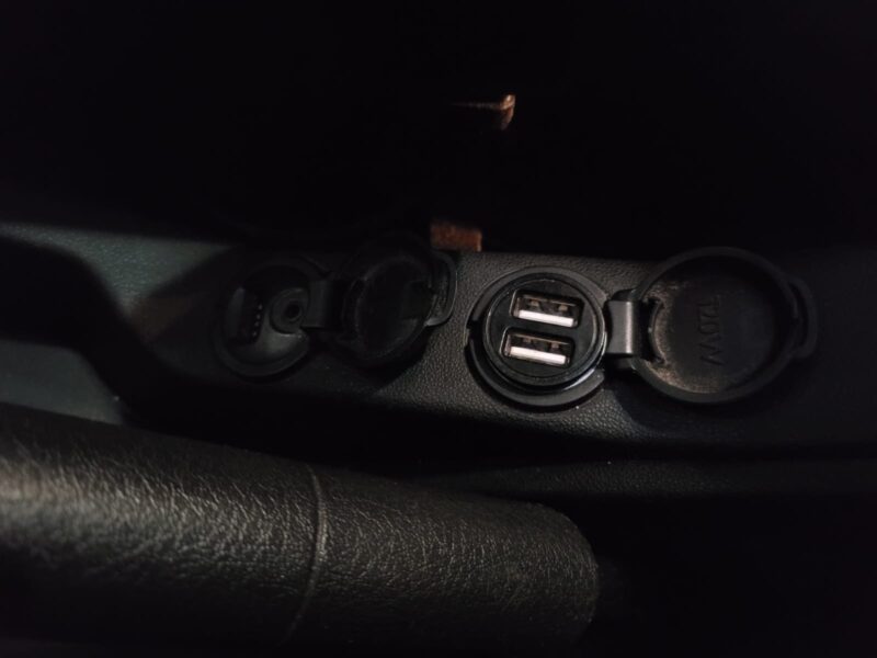 CITROEN C3 II 1.6 BlueHDi 100cv Exclusive // APPLE CARPLAY/CAMERA DE RECUL/PARE-BRISE PANORAMIQUE