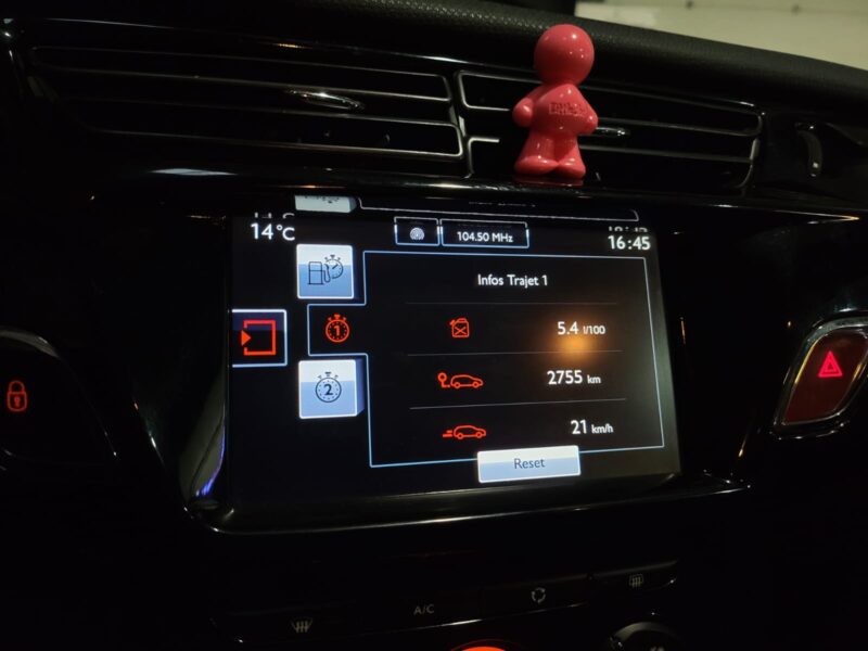 CITROEN C3 II 1.6 BlueHDi 100cv Exclusive // APPLE CARPLAY/CAMERA DE RECUL/PARE-BRISE PANORAMIQUE