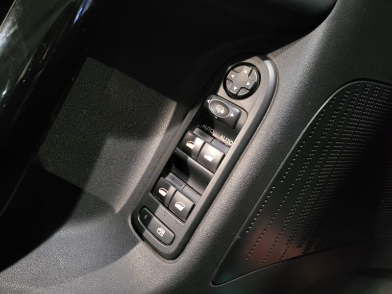 CITROEN C3 II 1.6 BlueHDi 100cv Exclusive // APPLE CARPLAY/CAMERA DE RECUL/PARE-BRISE PANORAMIQUE