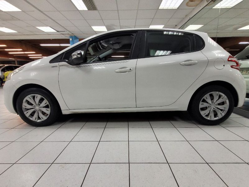 PEUGEOT 208 1.4 HDi 70 Urban Soul