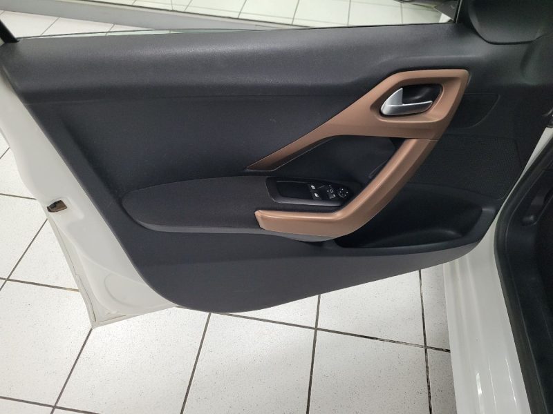 PEUGEOT 208 1.4 HDi 70 Urban Soul