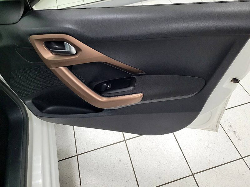 PEUGEOT 208 1.4 HDi 70 Urban Soul