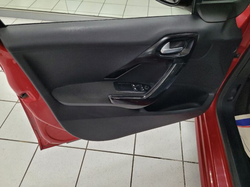 PEUGEOT 208 I 2016 1.6 HDi / BlueHDi 75 1560cm3 75cv