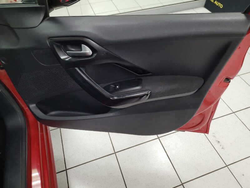 PEUGEOT 208 I 2016 1.6 HDi / BlueHDi 75 1560cm3 75cv