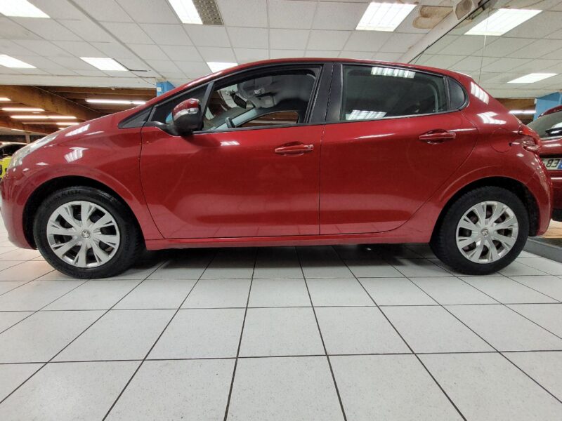 PEUGEOT 208 I 2016 1.6 HDi / BlueHDi 75 1560cm3 75cv