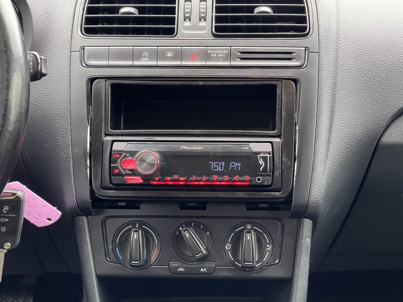 VOLKSWAGEN POLO V 2015