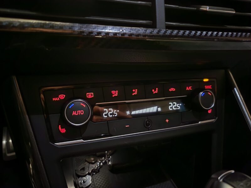 VOLKSWAGEN POLO VI GTI 2.0 TSI 200 cv / TOIT OUVRANT / CARPLAY / CAMERA