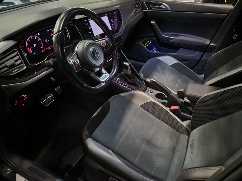 VOLKSWAGEN POLO VI GTI 2.0 TSI 200 cv / TOIT OUVRANT / CARPLAY / CAMERA