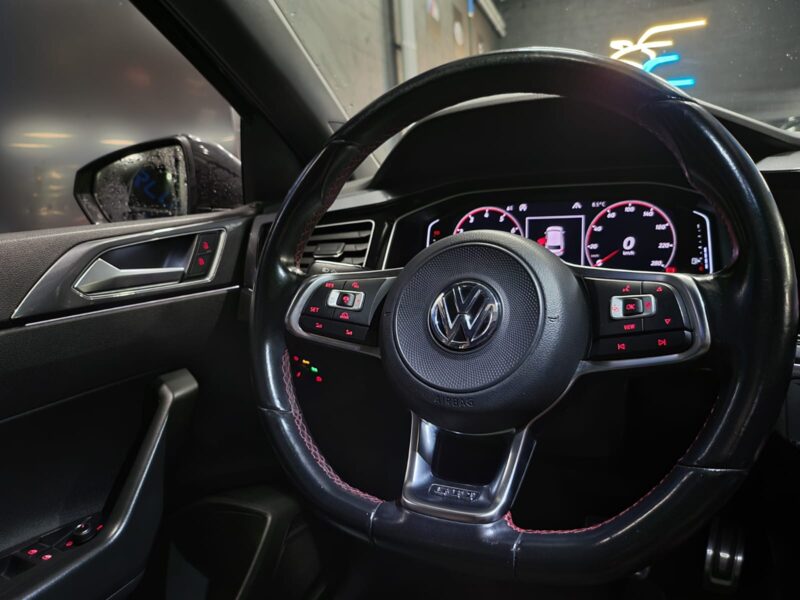VOLKSWAGEN POLO VI GTI 2.0 TSI 200 cv / TOIT OUVRANT / CARPLAY / CAMERA
