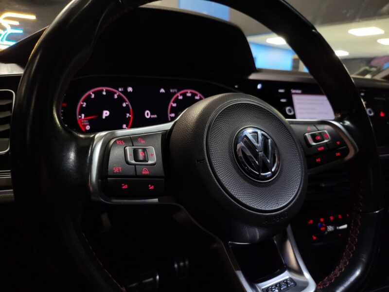 VOLKSWAGEN POLO VI GTI 2.0 TSI 200 cv / TOIT OUVRANT / CARPLAY / CAMERA