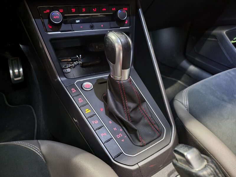 VOLKSWAGEN POLO VI GTI 2.0 TSI 200 cv / TOIT OUVRANT / CARPLAY / CAMERA