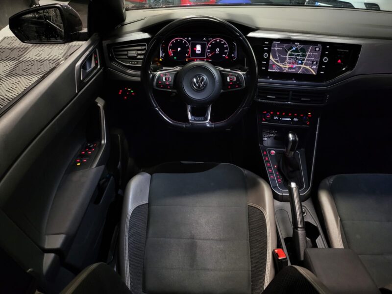 VOLKSWAGEN POLO VI GTI 2.0 TSI 200 cv / TOIT OUVRANT / CARPLAY / CAMERA