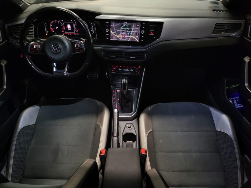 VOLKSWAGEN POLO VI GTI 2.0 TSI 200 cv / TOIT OUVRANT / CARPLAY / CAMERA
