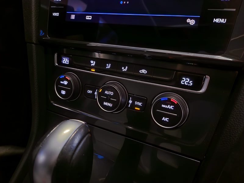 VOLKSWAGEN GOLF 7 VII 2.0 TDi 150cv PACK R-LINE TOIT OUVRANT / VIRTUAL COCKPIT / DSG7