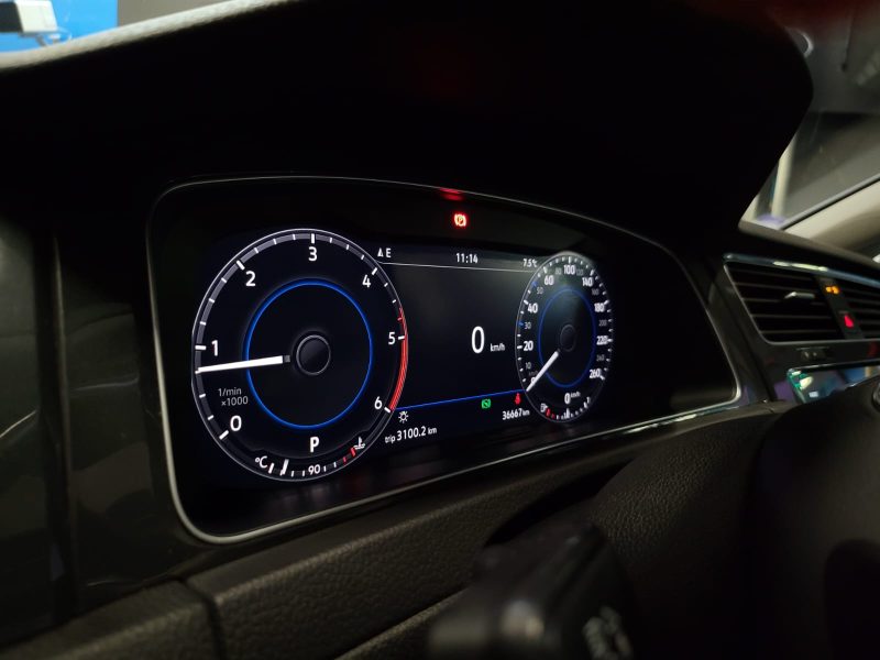 VOLKSWAGEN GOLF 7 VII 2.0 TDi 150cv PACK R-LINE TOIT OUVRANT / VIRTUAL COCKPIT / DSG7