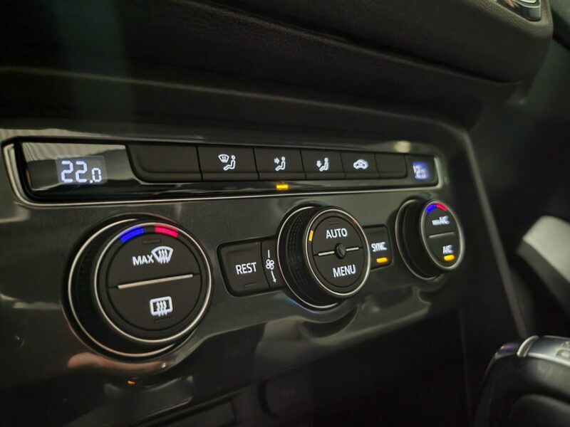 VOLKSWAGEN TIGUAN 2.0 TDI 150cv CARAT 1ERE MAIN /VIRTUAL COCKPIT+TOIT OUVRANT+CAMERA 360°+CAR PLAY/