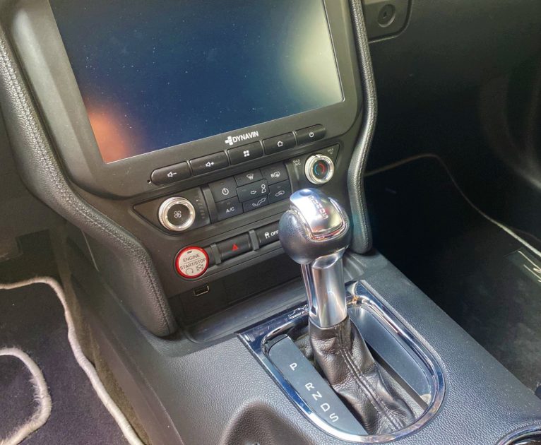 Ford Mustang V6 305ch 