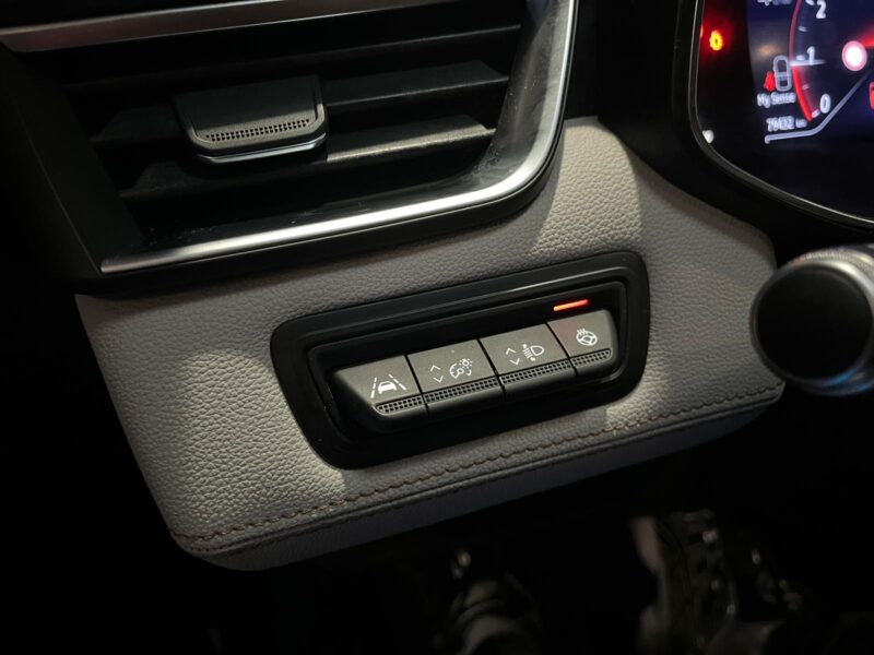 RENAULT CLIO V 1.3 TCe 130cv Initiale Paris EDC // CAMERA DE RECUL/ PALETTES AU VOLANT/VOLANT CHAUFF